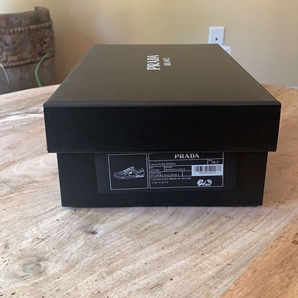 PRADA Shoebox w/silk paper - - Picture 3 of 4